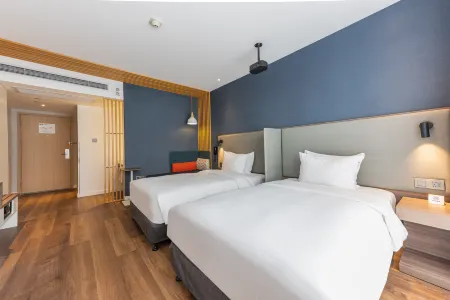 Guiyang  Holiday Inn Express Отели рядом с достопримечательностью «Guizhou Polytechnic College of Communications North Campus Architecture and Engineering Department»