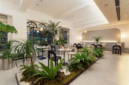 Ananas Polaris Hotel (Tongde Kunming Plaza Beichen Fortune Centre) Отели рядом с достопримечательностью «Southwest Forestry University Bailong Campus»