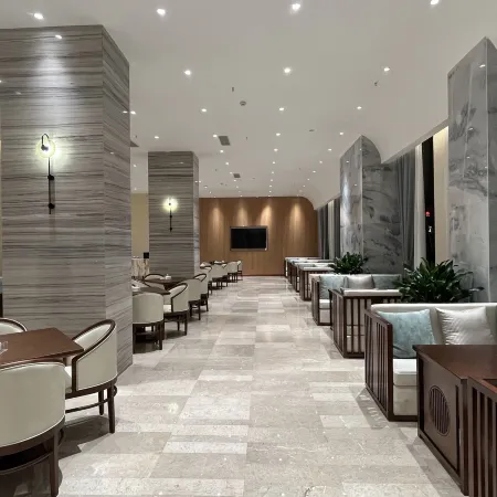 Yibin Jinghu Hotel