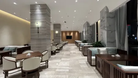 Yibin Jinghu Hotel Отели рядом с достопримечательностью «China Yibin Yangtze River Landmark Square»