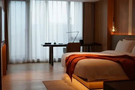 SHININGMAN HOTEL
