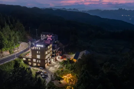 Sepin Homestay Отели рядом с достопримечательностью «Enshi Suobuya Stone Forest Scenic Area»