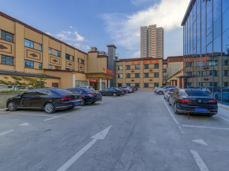 Vienna Hotel Zhengzhou Nanyang Road xinglongpu subway station Отели рядом с достопримечательностью «Henan College Computer Numerical Control， Kinmen and Matsu Branch»