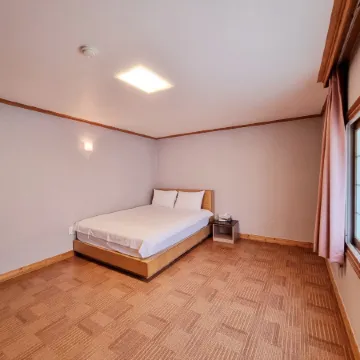 Hotel G Отели рядом с достопримечательностью «Храм Сонкванса»