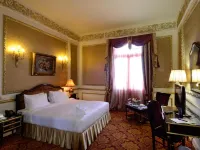 فندق قصر وندسور الفاخر التراثي (منذ عام 1906) من مجموعة بارادايس إن Hotels near Armenian Orthodox Patriarchate