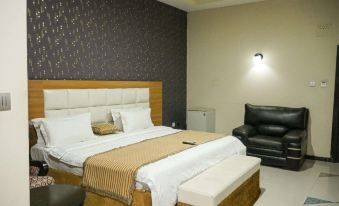 Roselife Hotel and Suites