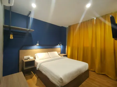 Uptown Hotel