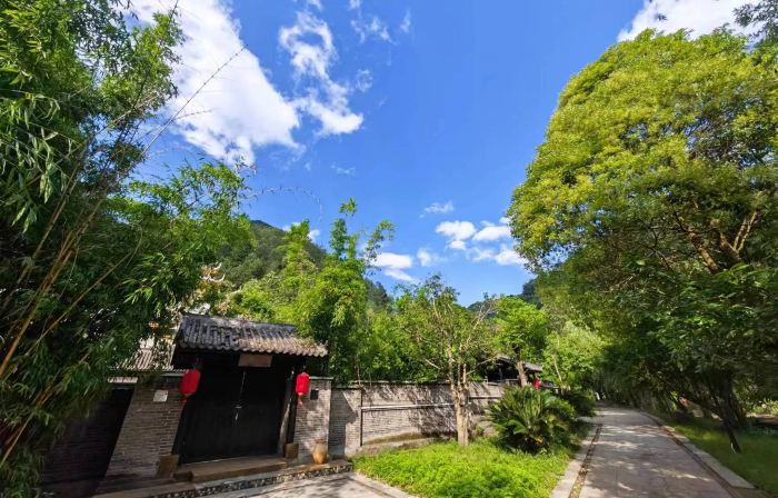 Weilan Jian · Yayan (Guiding Jinhaixueshan Yinzhai)