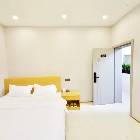 Chuandian Homestay (Binhe Road)