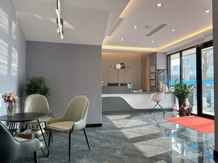 Yaji Modern Hotel (High-tech Wanda Plaza Polytechnic University) Отели рядом с достопримечательностью «Department of Engineering Mechanics Dalian University of Technology»