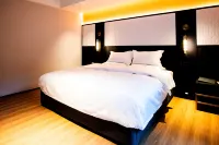 Herald Of Autumn Homestay Hotels in Mile City