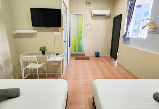 Gurney Coast By Sky Hive