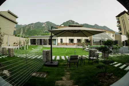 Fu Huali Hotel Отели рядом с достопримечательностью «Wulaofeng Peak»