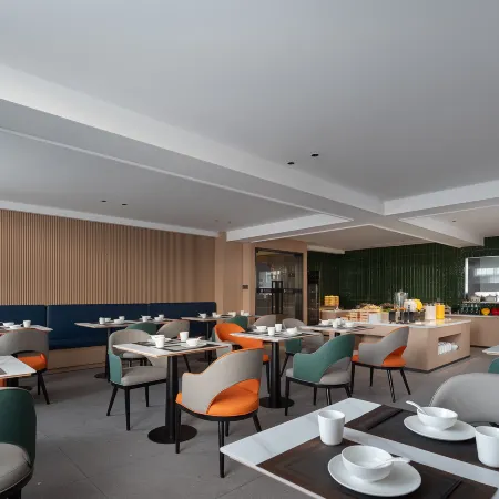 Huatian Holiday Hotel