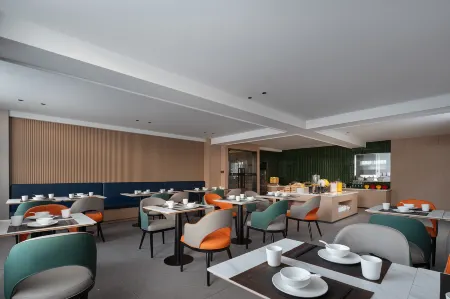 Huatian Holiday Hotel Отели рядом с достопримечательностью «Hunan Engineering Polytechnic»