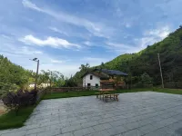 Shennonggu Qingyuan No.11 Homestay Hotels in Yanling