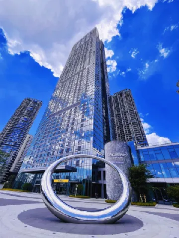 麓鳴輕奢影院公寓（麓雲路地鐵站店）