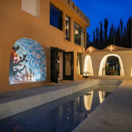 Kashi Lin Yin courtyard homestay