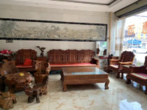 石屏萬德ホテル