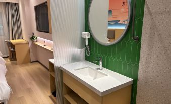 Jianhu Yijia Business Hotel