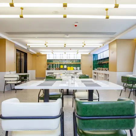 Magnotel Business Hotel (Yangzhou Slender West Lake Scenic Area)