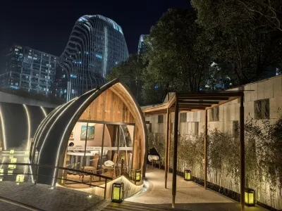 Shuiyue Qinhuai-Tianqing Cinema Homestay (Nanjing South Railway Station Himalaya Center) Hotel a 