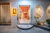 Jinju Homestay (72 Wonder Tower West Railway Station) Hotels near Zhangjiajie Window Geological Museum