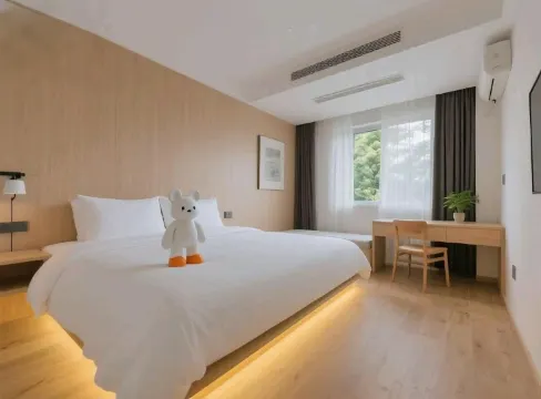 Orange Feng Inn (Yellow Crane Tower Hubu Lane)