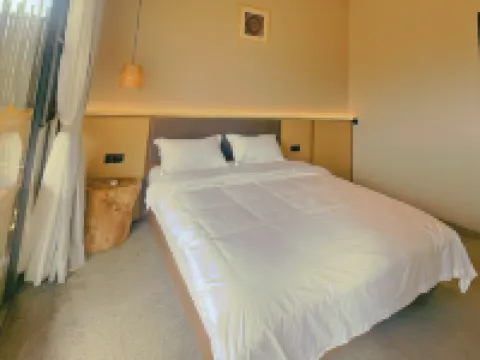 Sangongzhu Yao Medicine Camping Hotel