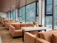Qingge Bay Grand Hotel (Mugecuo Scenic Area) Hotels in Kangding
