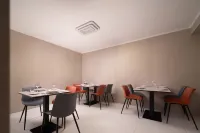 Yining Liuxing Street Xingya Homestay