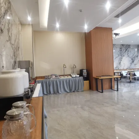 Peninsula International Hotel (Weihai Shandong University Coastal Baths)