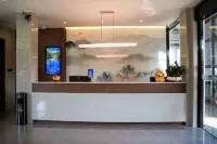 Juyuan Homestay Resort Hotel - parking