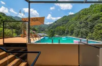 Half-Mu Tea Garden Secret Mountain Top Resort Villa Boutique Stay (Shitai Guniujiang Scenic Area) - parking