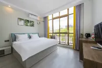 Qingzhen Jingyue Boutique Hotel