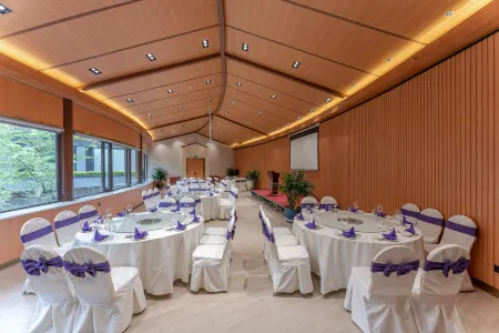 Shengming Sunshine Hotel Отели рядом с достопримечательностью «Jintang Bajing»