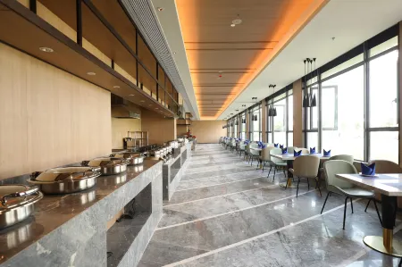 Century International Cruise Hotel Of JMI Отели рядом с достопримечательностью «Communication University of China, Nanjing»