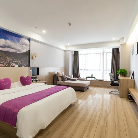Live in A Fashionable Hotel