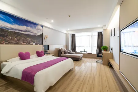 Live in A Fashionable Hotel Отели рядом с достопримечательностью «Duyun Garden Expo Park»