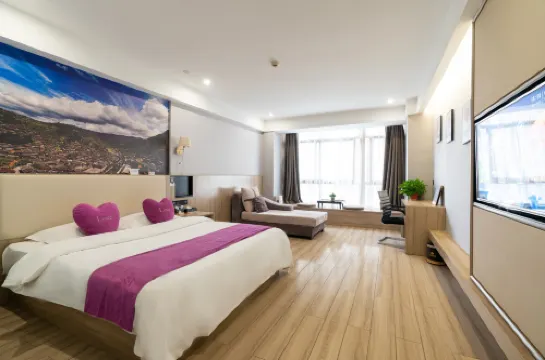 Live in A Fashionable Hotel