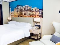 维也纳国际酒店(河南周口鹿邑客运西站店) - 至尊景观大床房