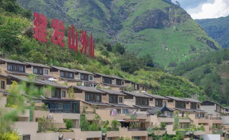 Huajin Manhe Hot Spring Resort (Yongtai Mountain Branch) Отели рядом с достопримечательностью «Chixixiang»