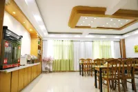 Home Huayi Hotel (Fuyang Railway Station)