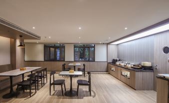 Hanting Hotel (Nanjing Jiangpu Longhua Road Metro Station) - Housity