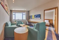 Holiday Inn Express Shanghai Zhenping Hotels in Shanghai