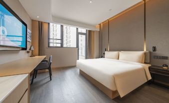 Shanghai Lingang New Town Atour Hotel