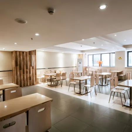 Tongxiang Hotel (Dawangshan Forest Park)