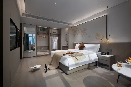 Huangshi Wanda Plaza Ramada by Wyndham Отели рядом с достопримечательностью «Hubei Normal University»