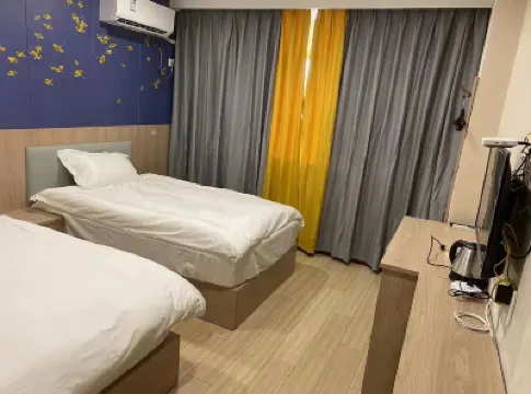 Shunfeng Business Hotel Hotels near shanlianfengqingzhen