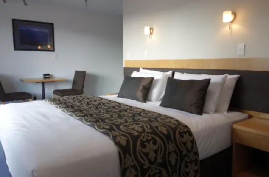 Parakai Springs Lodge